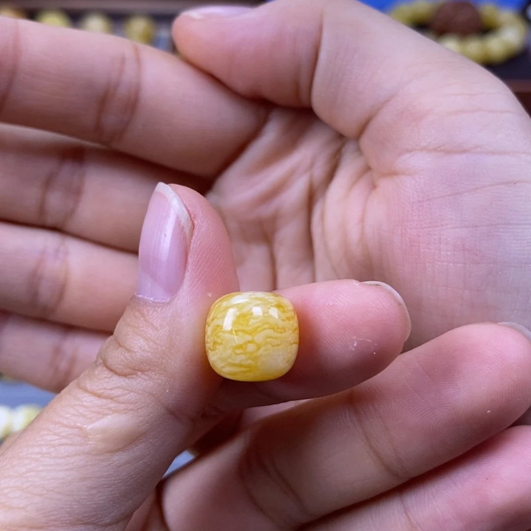 琥珀未镶嵌珠宝奇石带**哥