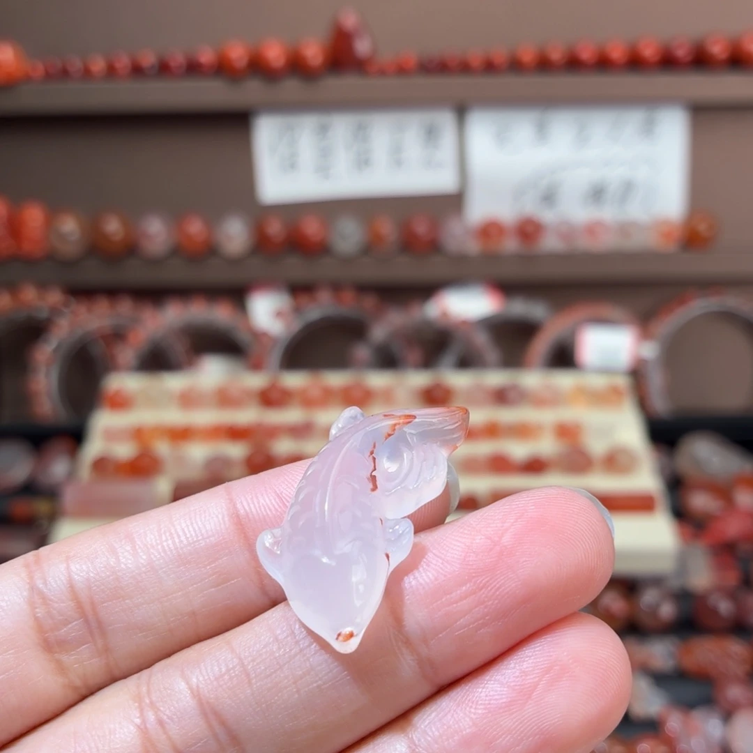 南红玛瑙未镶嵌川料锦鲤吊坠