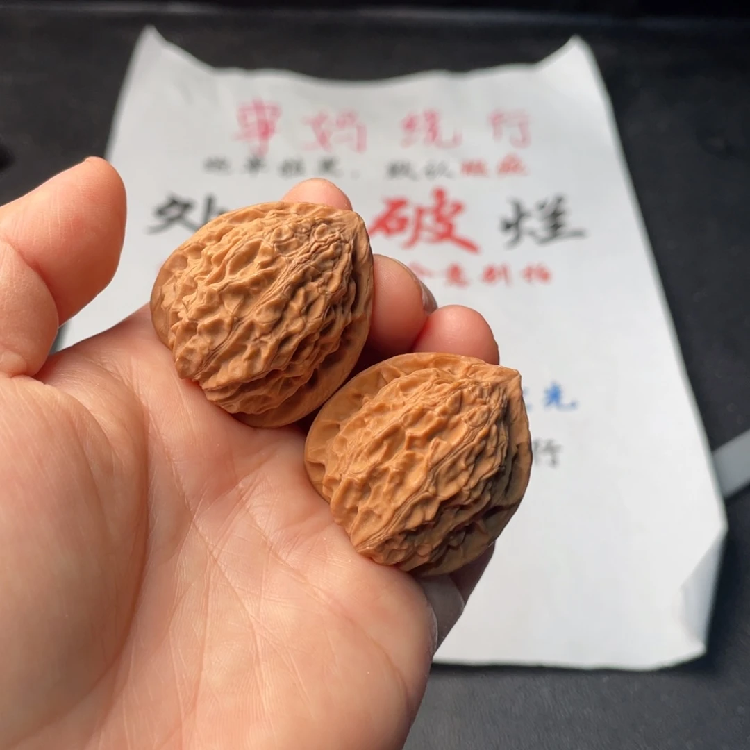 文玩核桃把件030。34金牛有磕碰