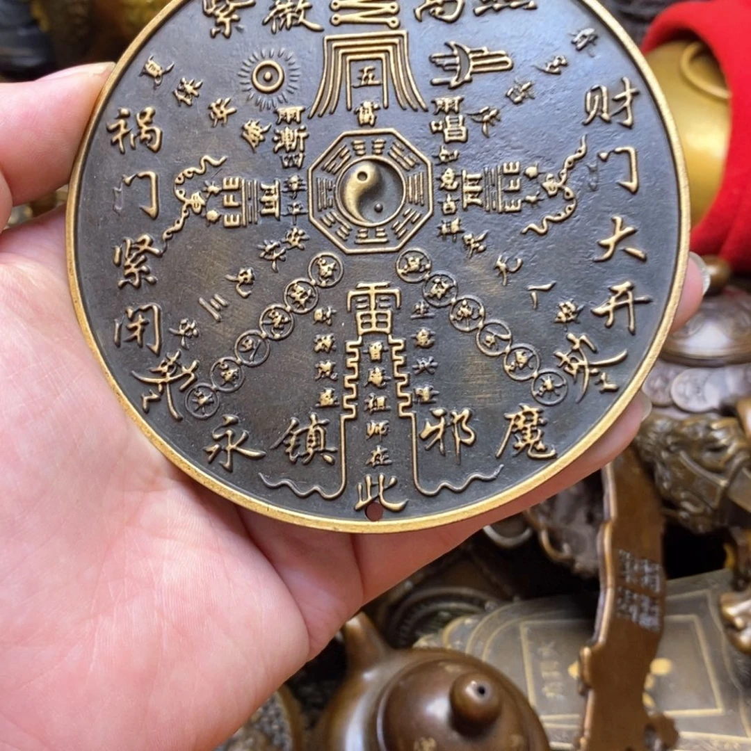 铜器摆件做工精良