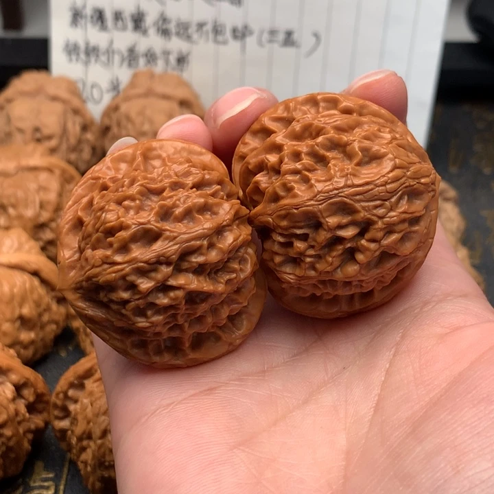 文玩核桃吊坠吕*龙核桃