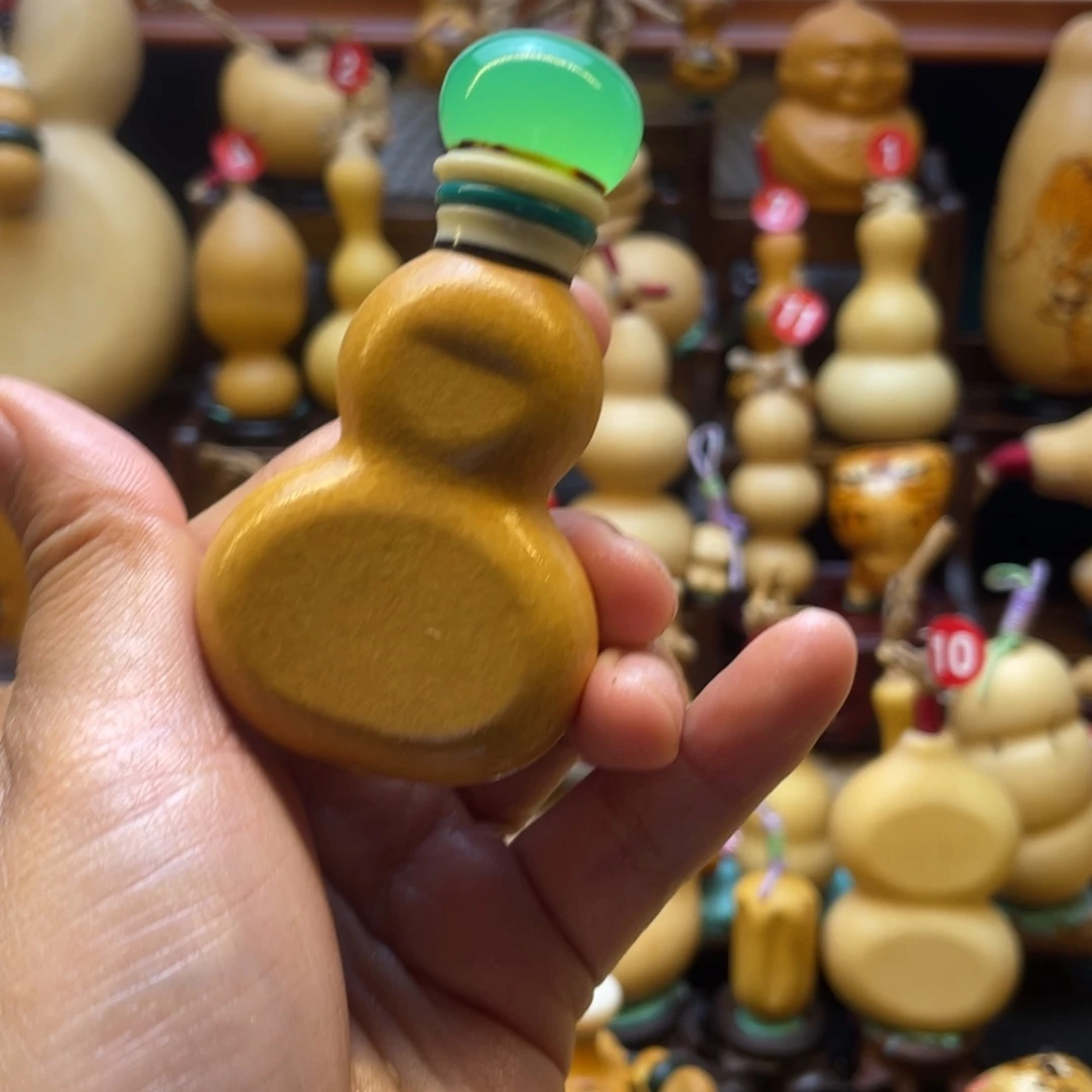 远***念葫芦等多种颜色的花鸟画作品在全国各地