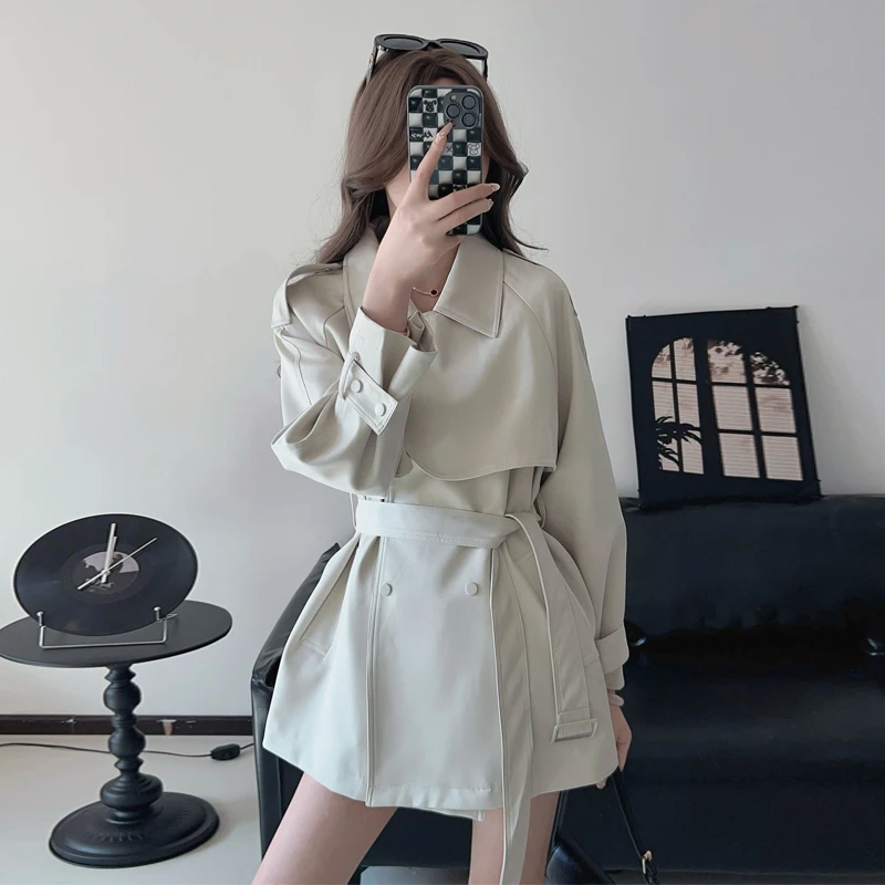 英伦风复古斗篷风衣外套女2025春秋新款设计感短款小个子气质大衣