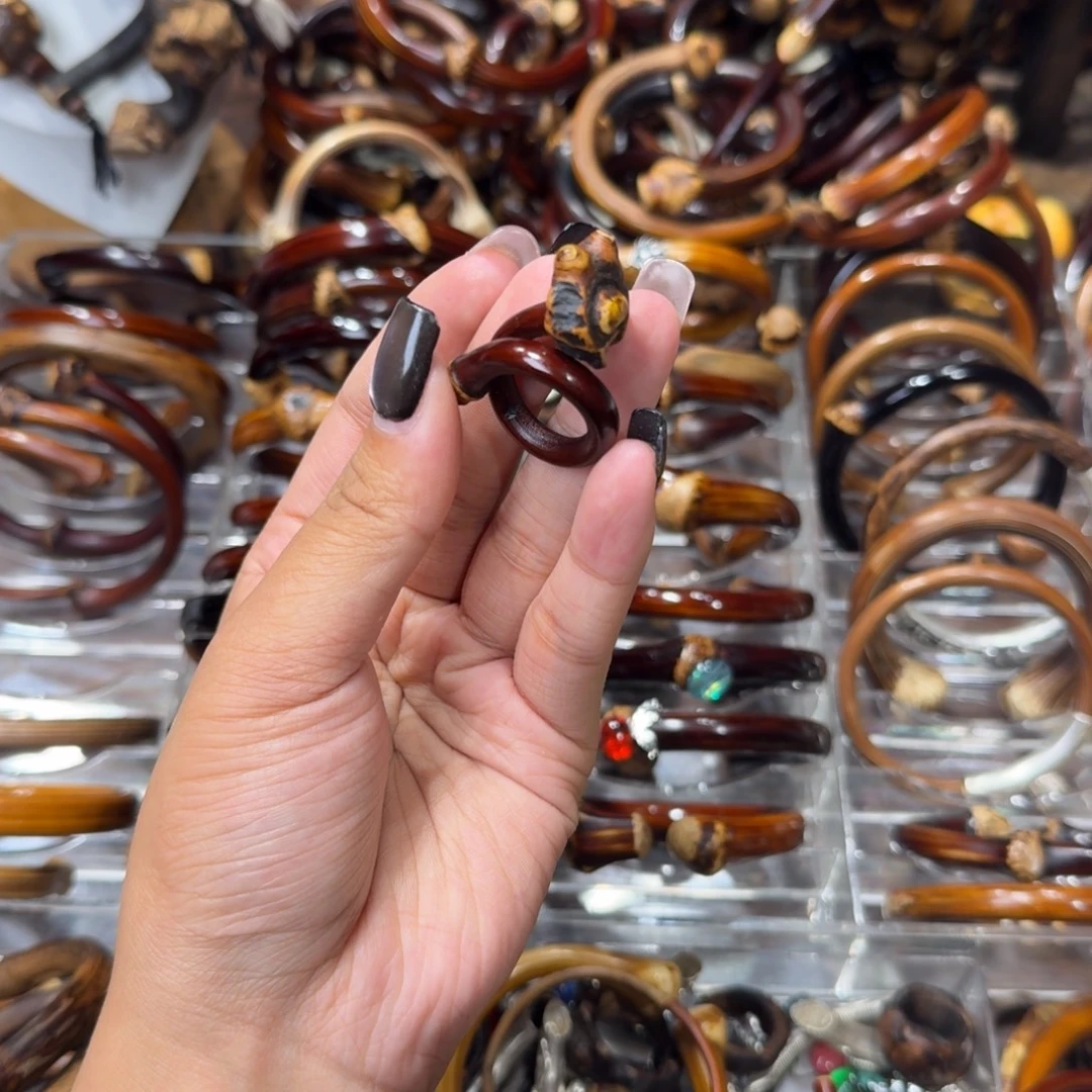 13号 异形鸡血藤戒指漏价 瑕疵