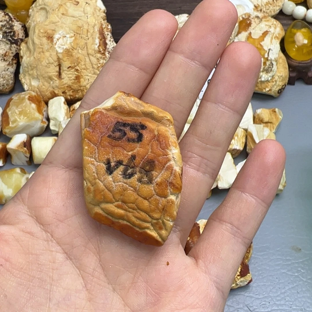 橘****定制琥珀未镶嵌蜜蜡