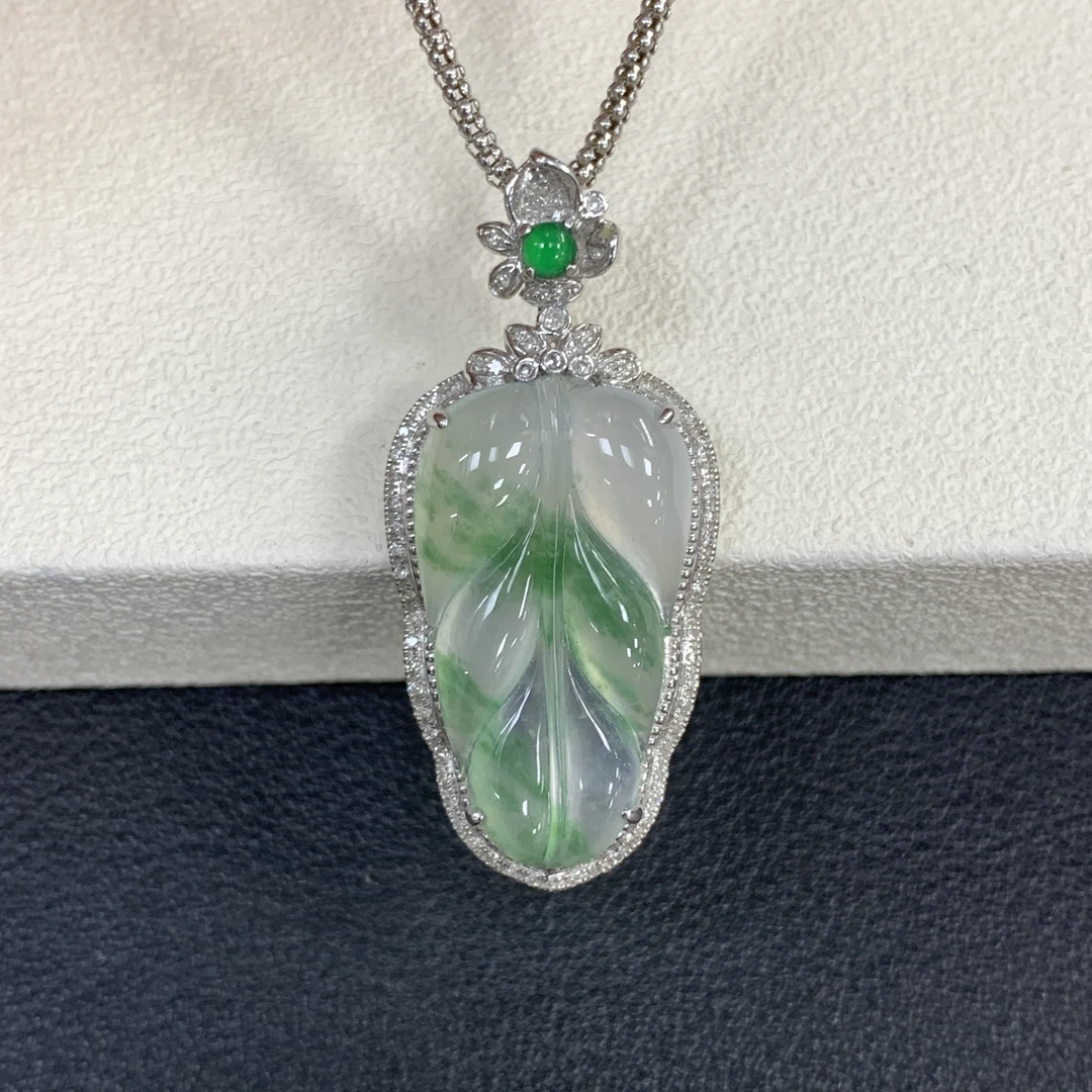 附自然光视频冰种飘意境花叶子翡翠玉石吊坠18k精美缅A