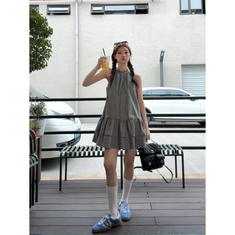 法式设计感黑白棋盘格挂脖吊带无袖连衣裙女夏季宽松显瘦A字短裙
