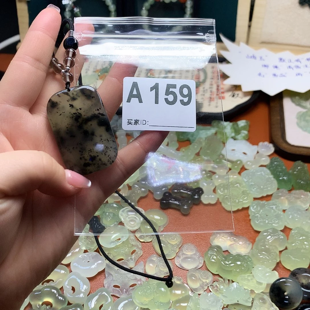 蛇纹石玉颈饰合金K****n