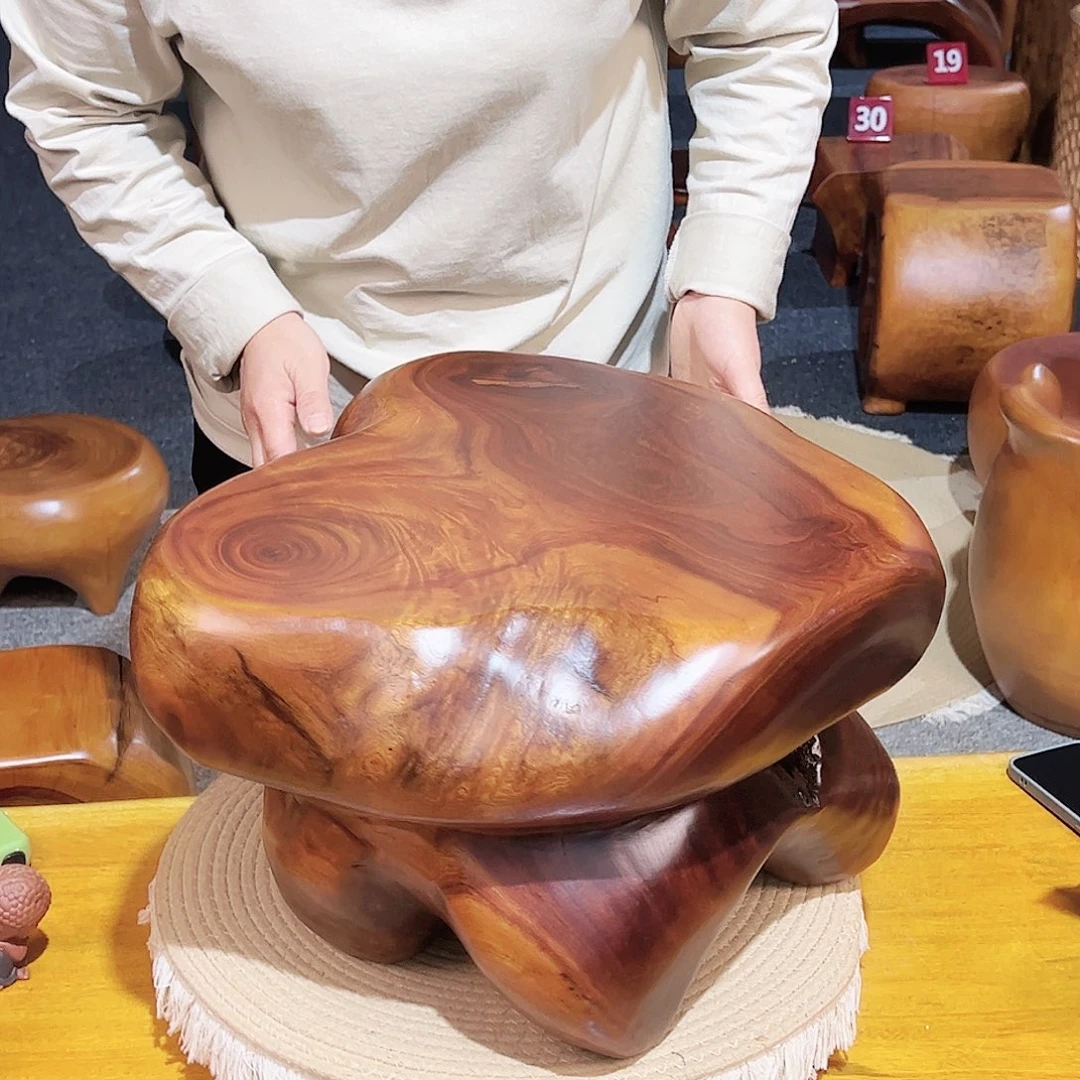 17 号香樟木尺寸：46-40-26cm