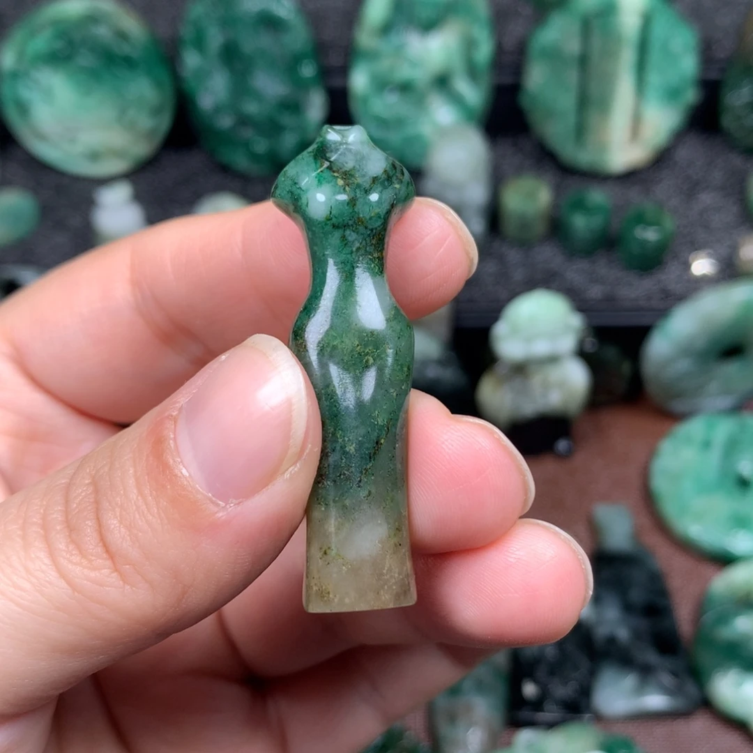 独山玉未镶嵌颈饰