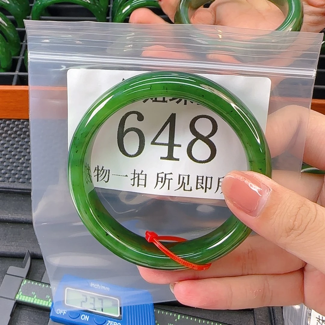 颈饰未镶嵌和田玉手镯63 648