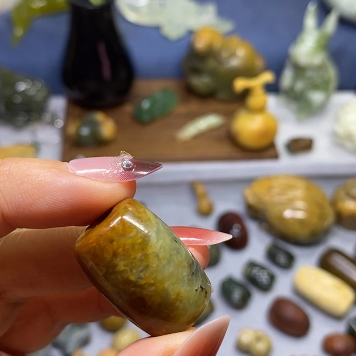 岫岩河磨玉（透闪石质玉）未镶嵌挂件特价