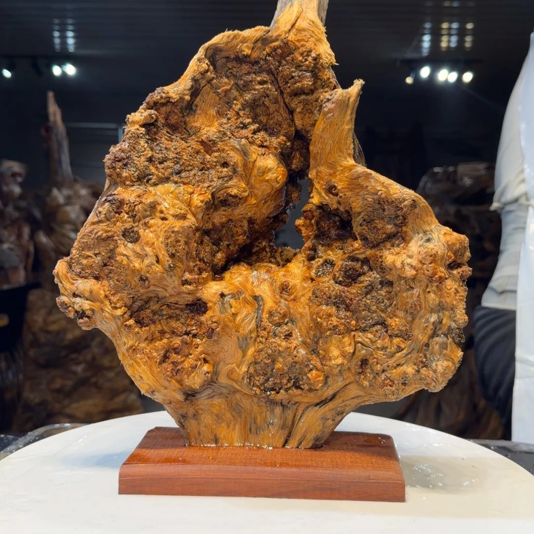 视***媒木王一刀琥珀木摆件132