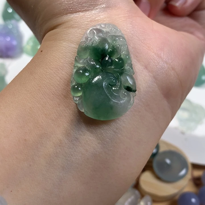 定制翡翠未镶嵌如意