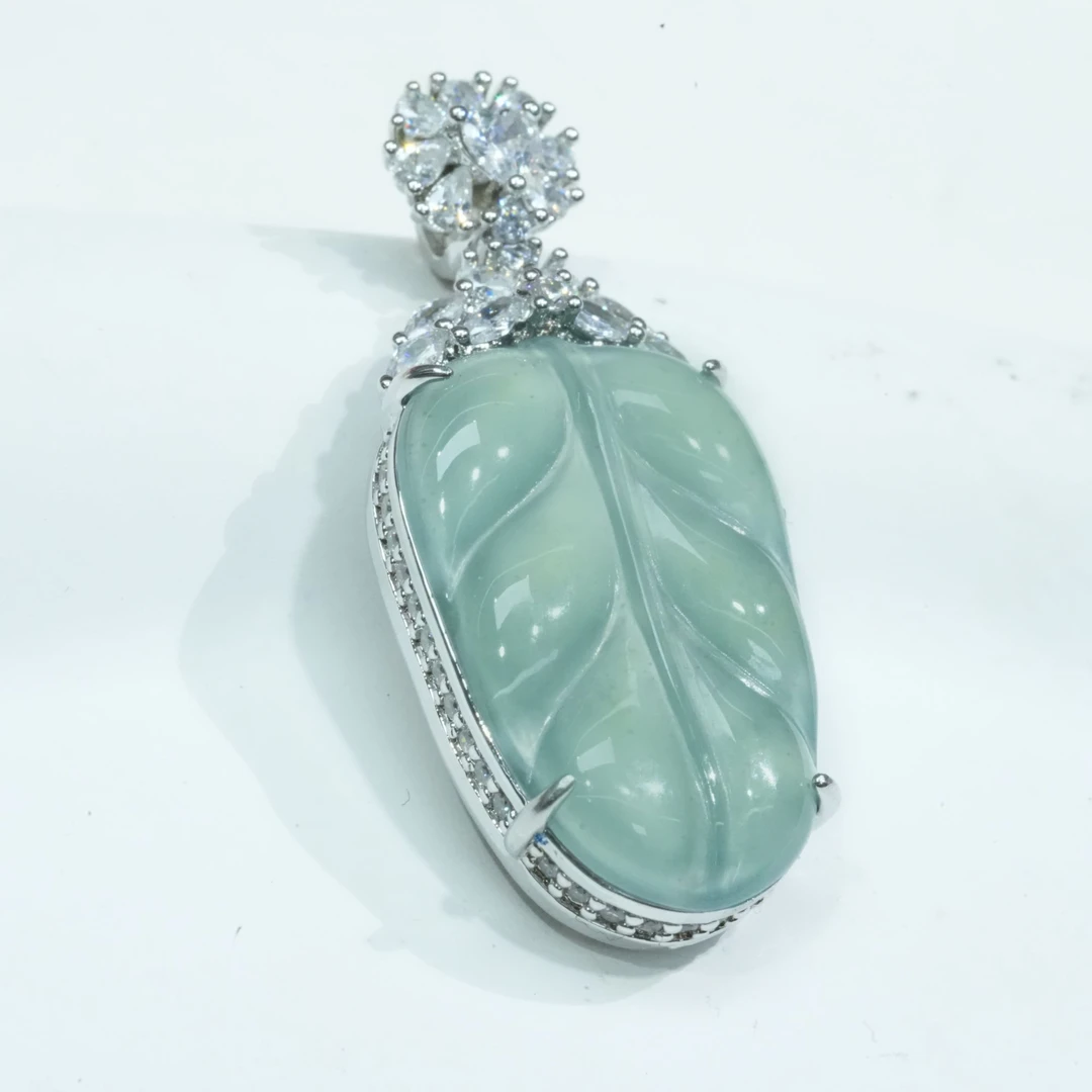 天然A货翡翠叶子镶嵌吊坠优雅时尚轻奢满镶嵌多样性发（不含链）