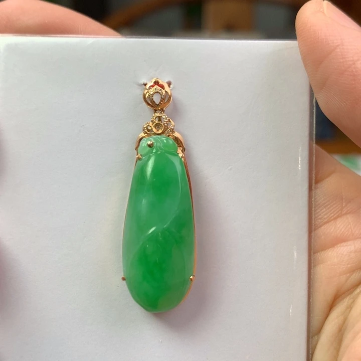 翡翠18K金镶嵌颈饰翡翠吊坠