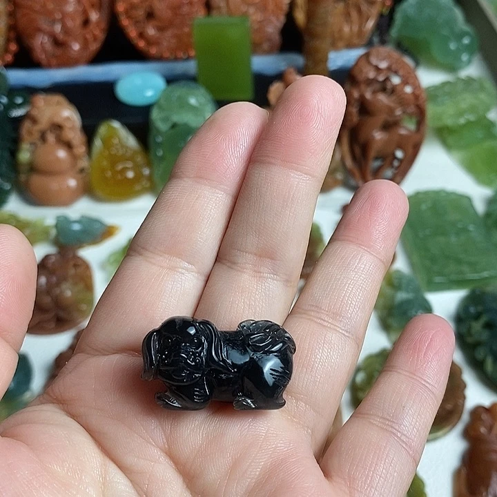 未镶嵌蛇纹石玉颈饰