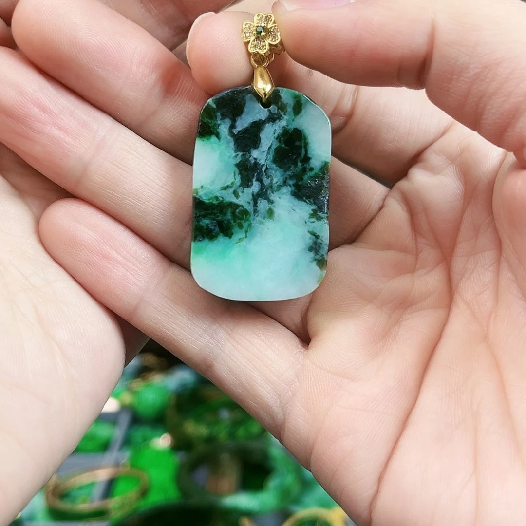 翡翠颈饰未镶嵌吊坠