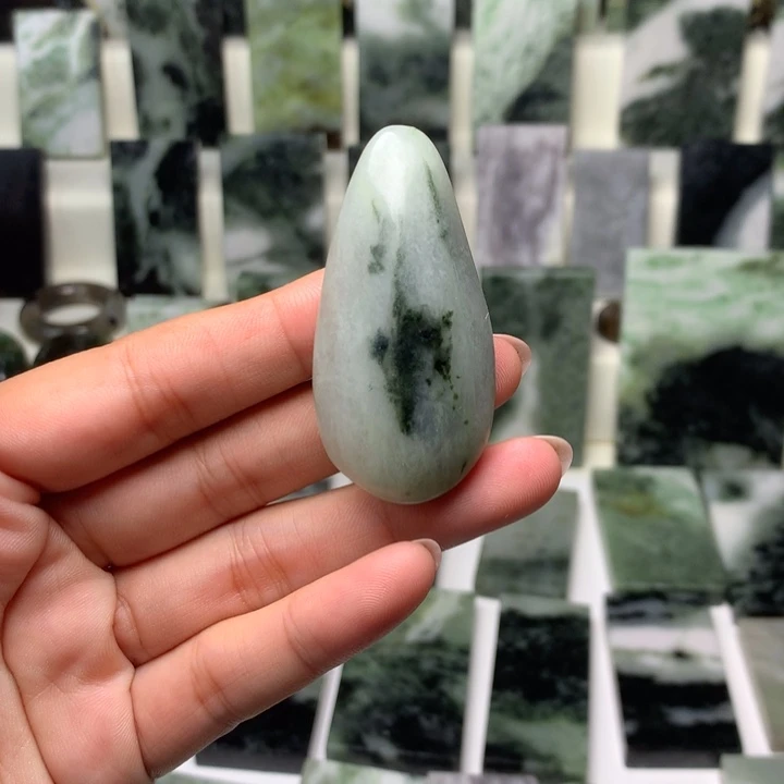 独山玉颈饰未镶嵌