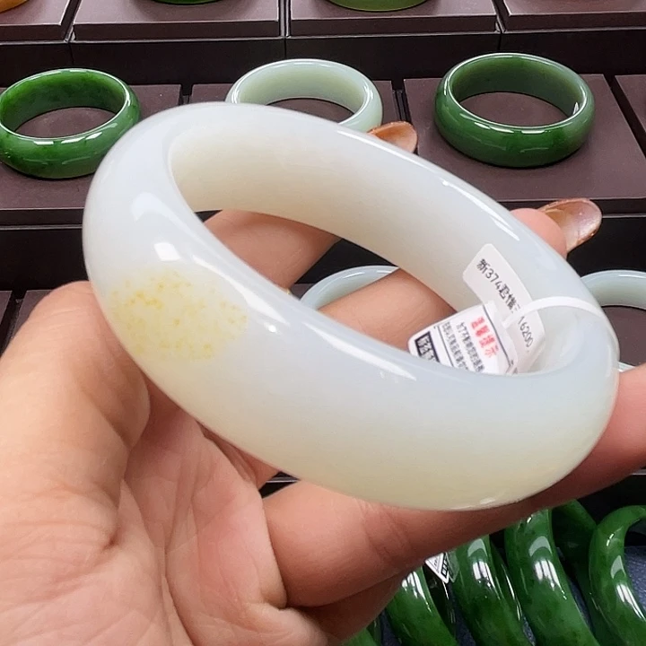 和田玉未镶嵌手镯