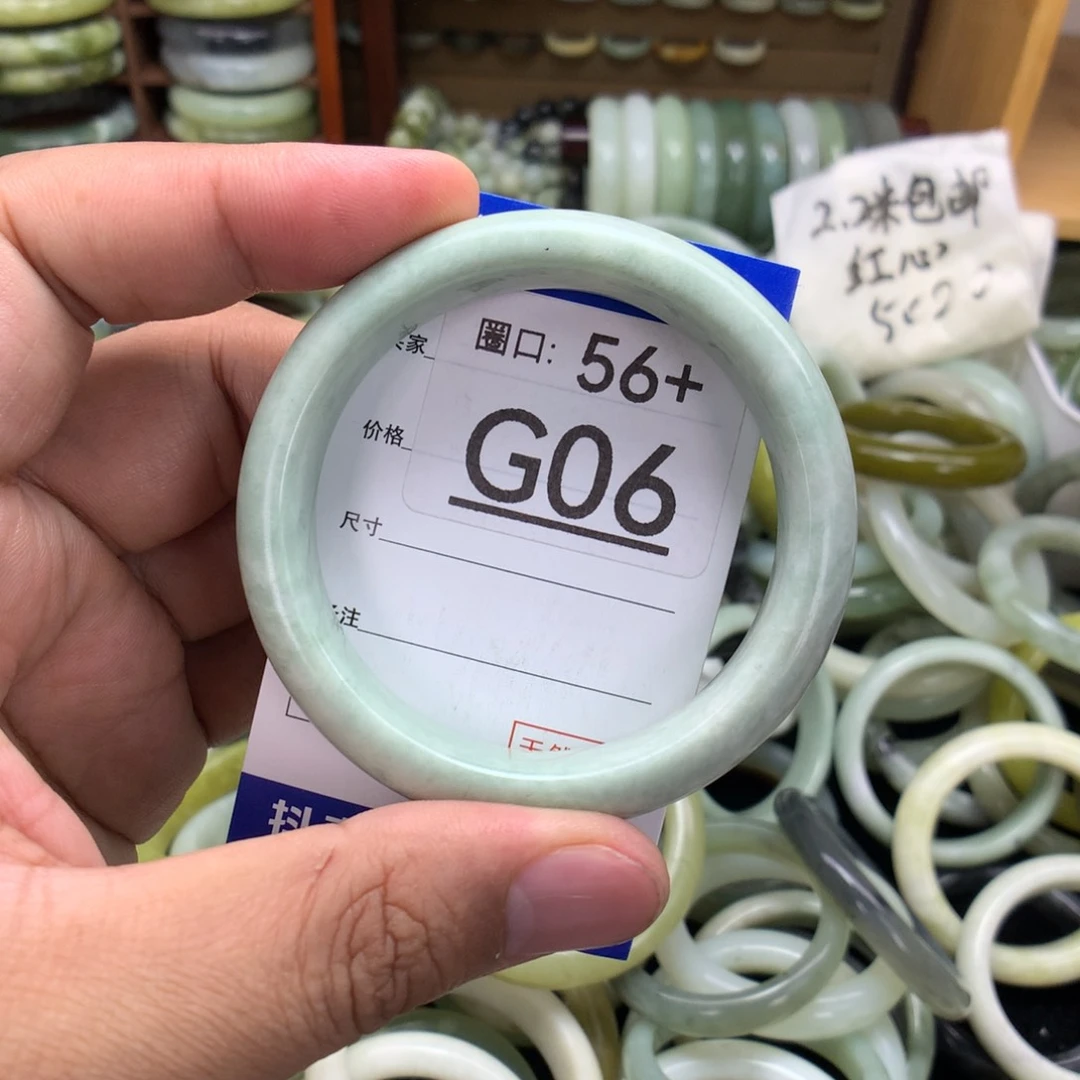 未镶嵌绿泥石云母质玉（岫岩玉）手镯