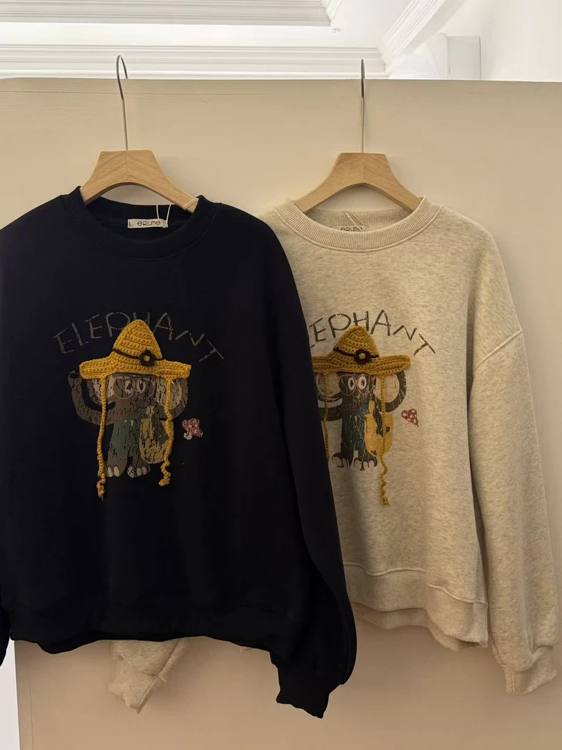 戴草帽的小象圆领加绒卫衣