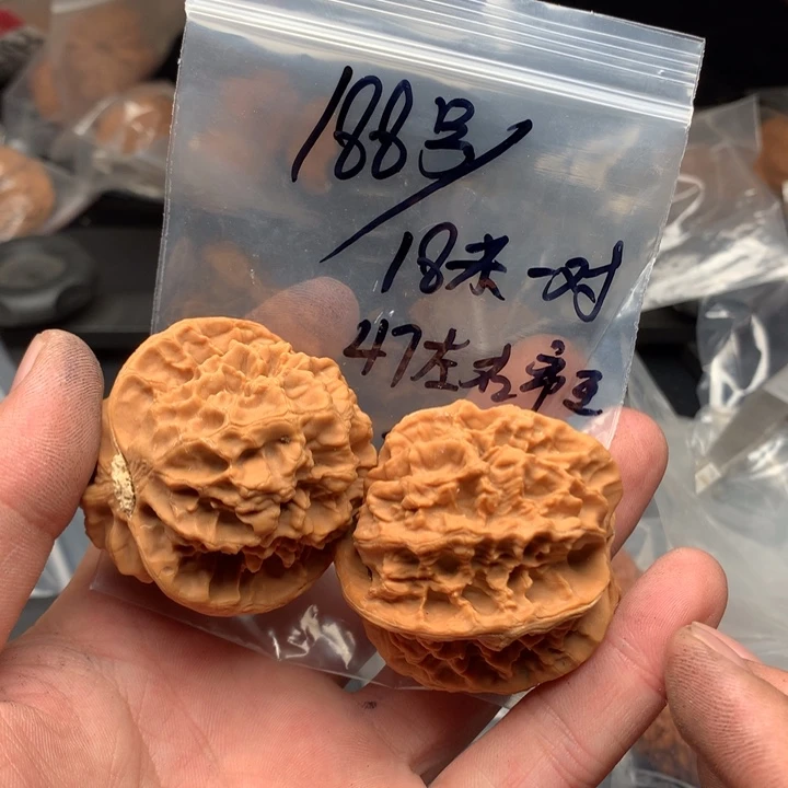 文玩核桃把件47左右帝王