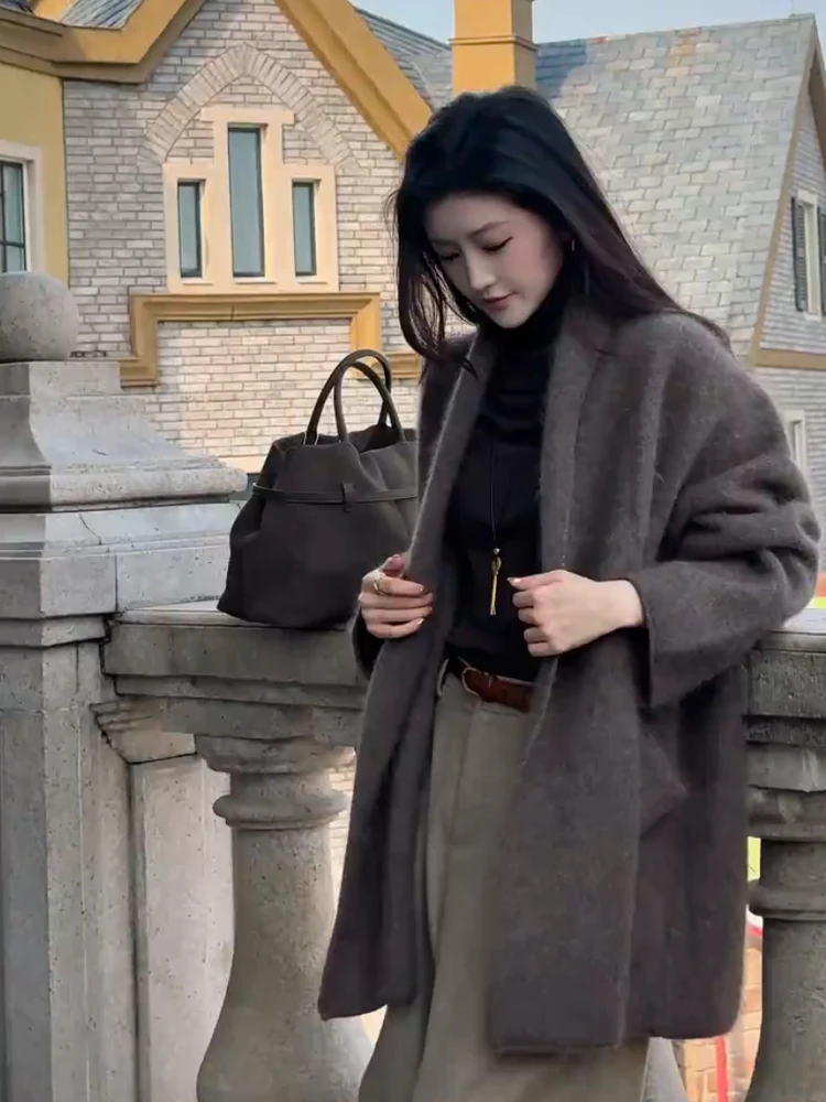 2025年春秋冬季宽松休闲显瘦中长款慵懒风软质舒适毛衣外套设计感