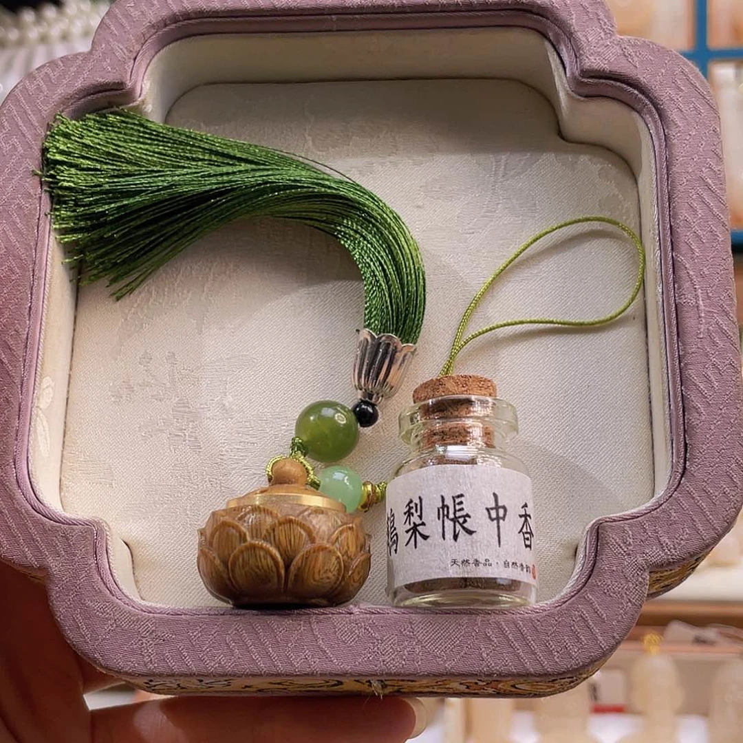 毛线绿檀莲花香囊一套