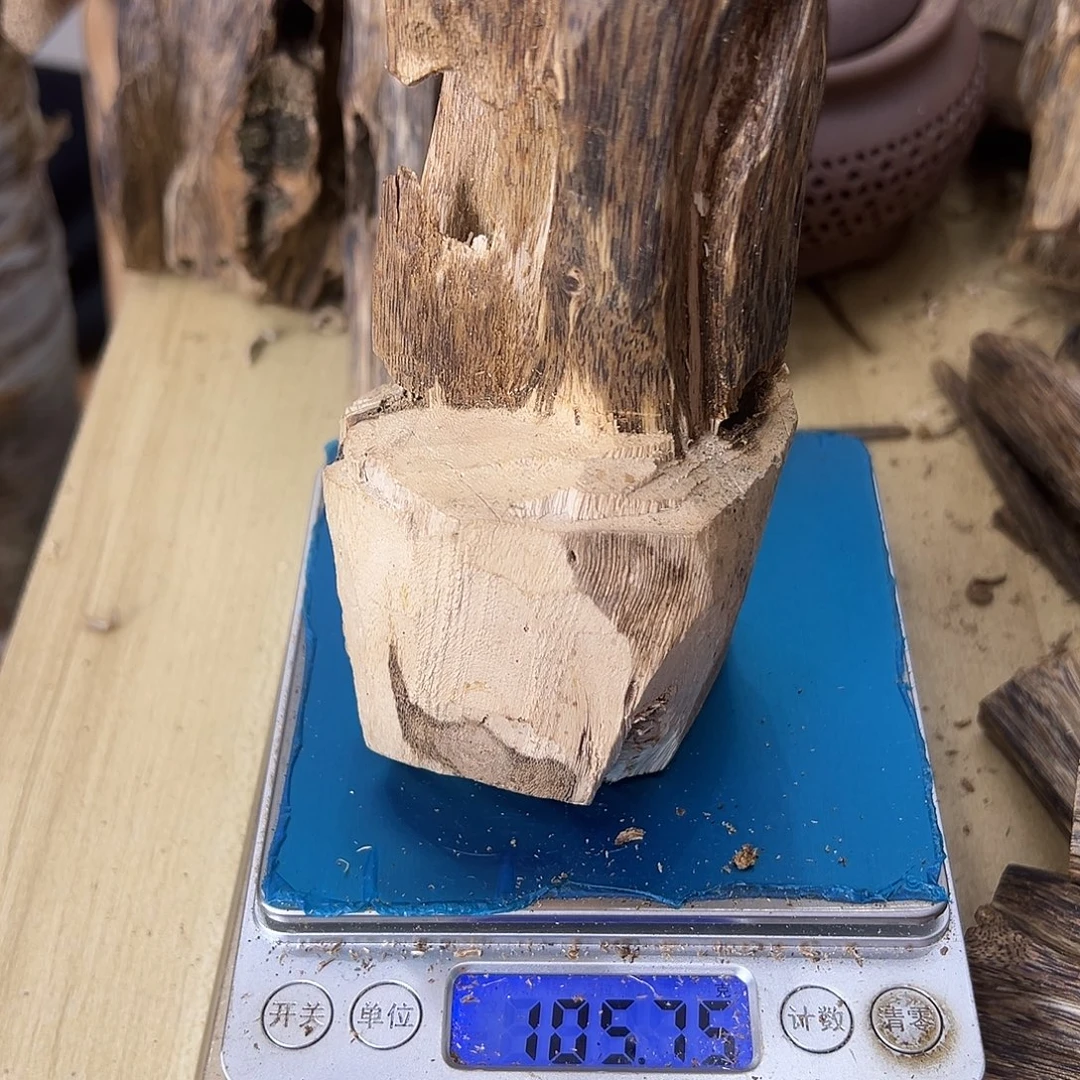 香料绿奇楠虫漏摆件