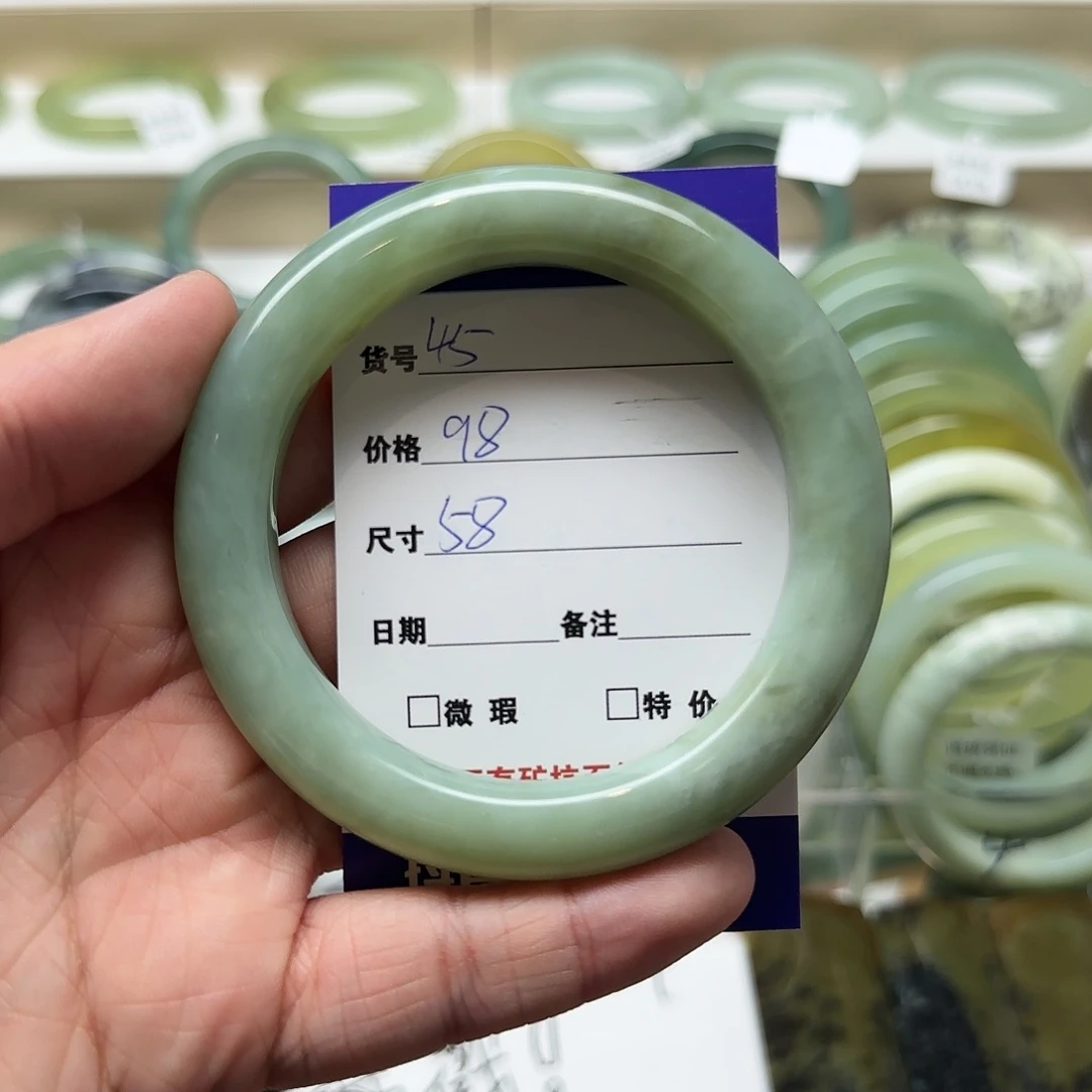 蛇纹石玉手镯未镶嵌