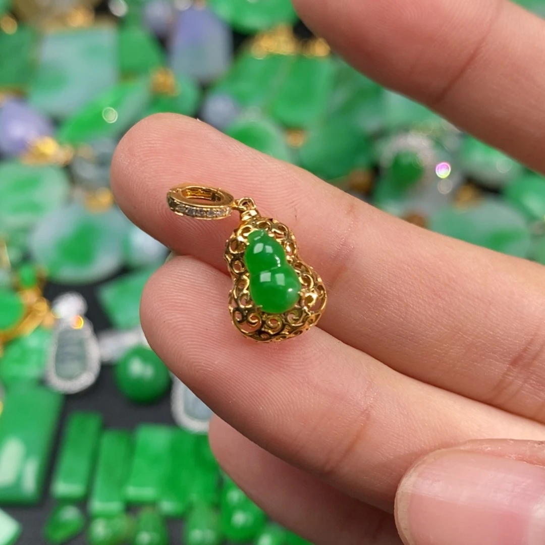 翡翠18K金镶嵌颈饰翡翠