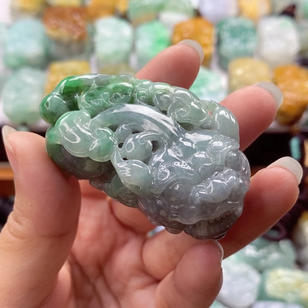 翡翠未镶嵌颈饰貔貅