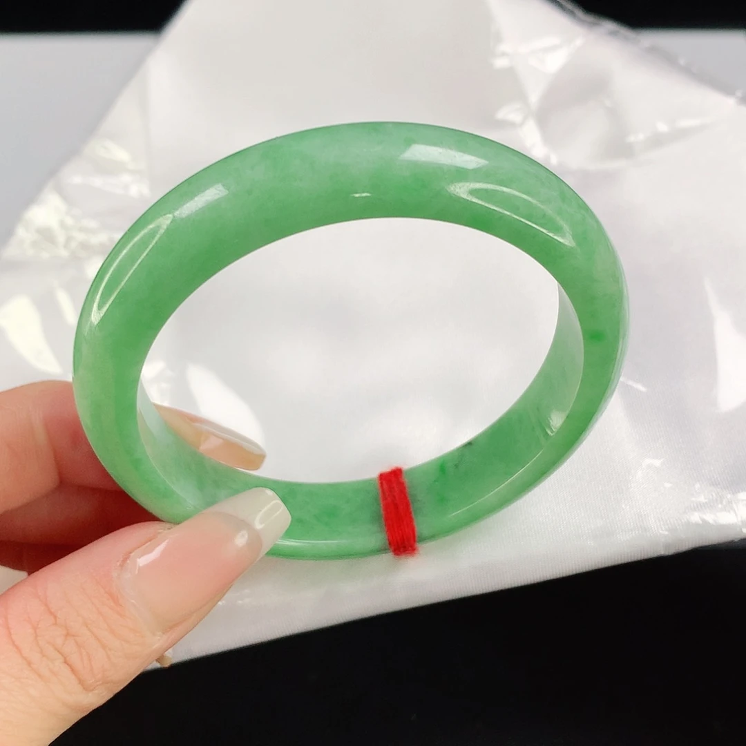 翡翠手镯未镶嵌56圈