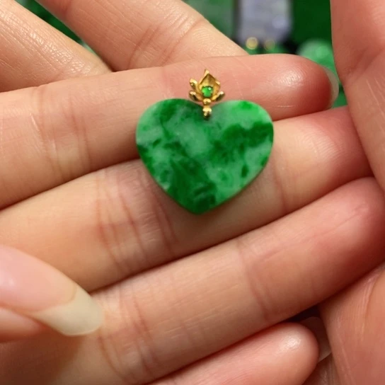 颈饰未镶嵌翡翠吊坠