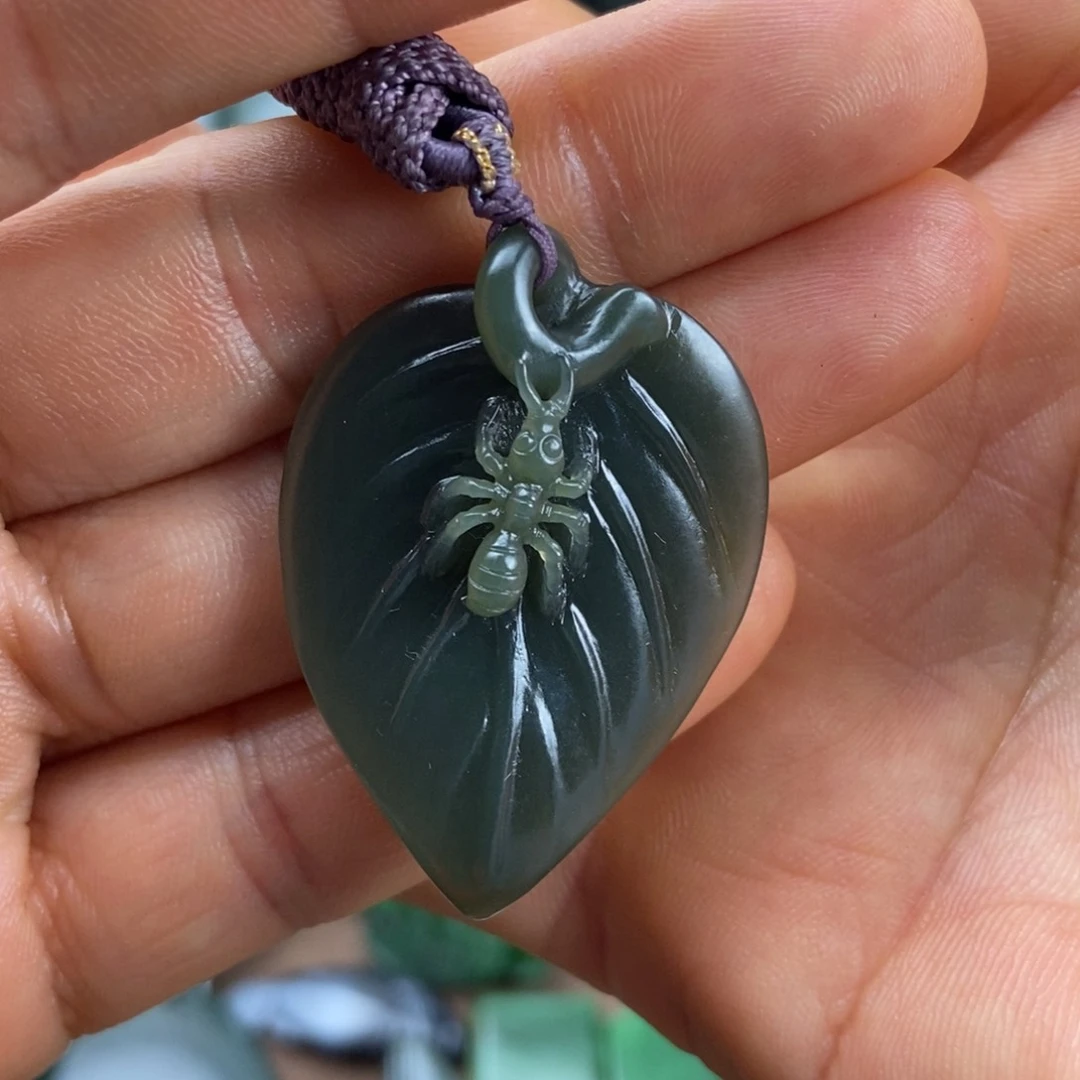 和田玉挂件未镶嵌有*花