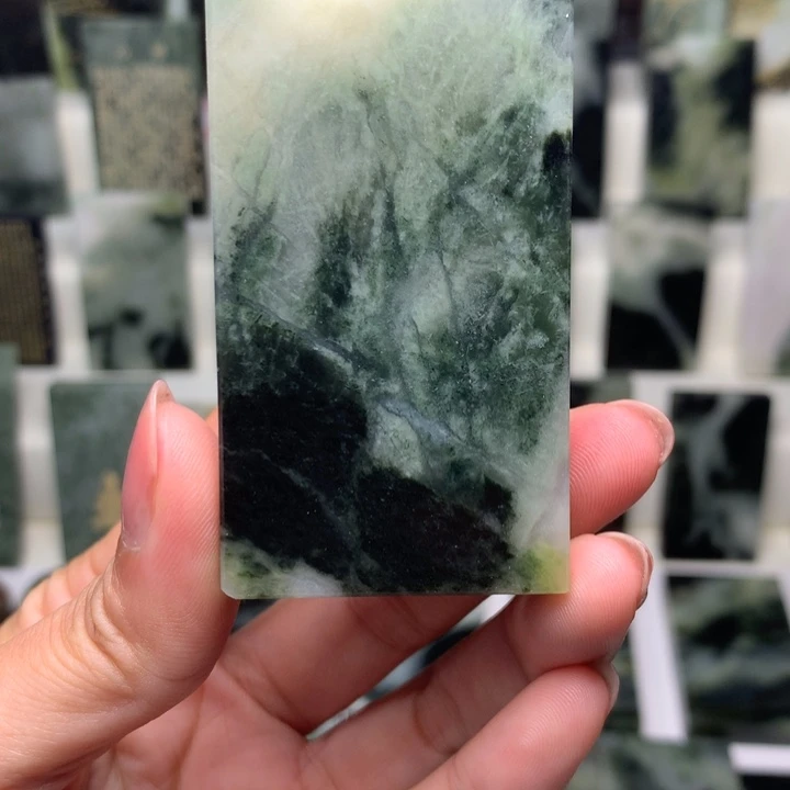 独山玉颈饰未镶嵌