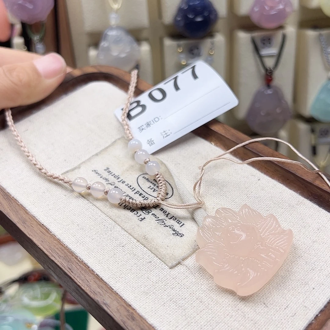 石英质玉颈饰合金情*