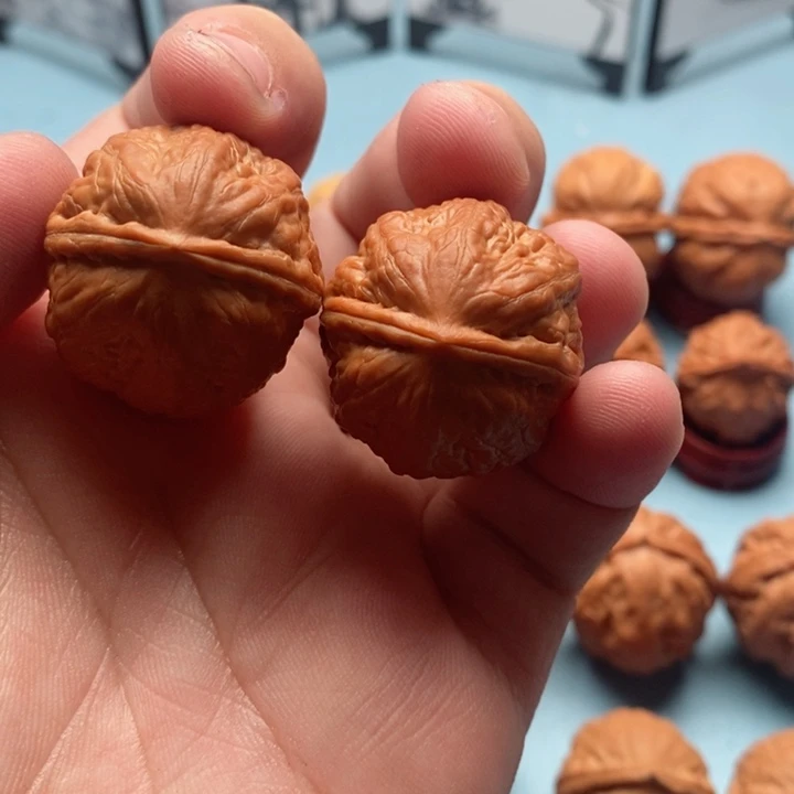 文玩核桃把件粗筋肉龙