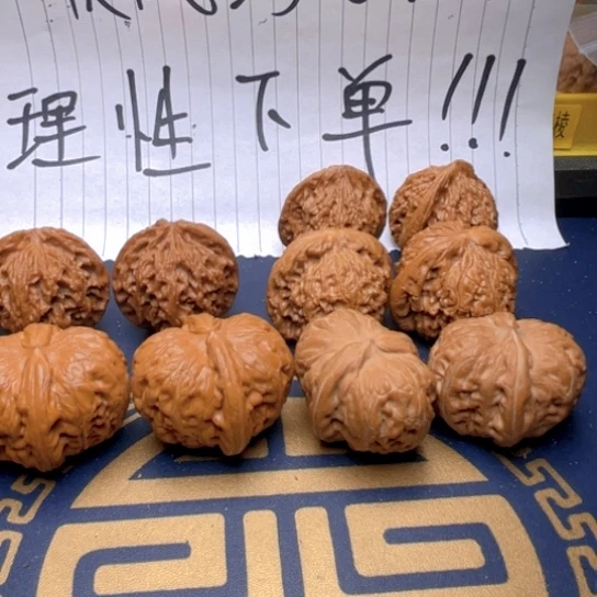 文玩核桃吊坠葱****狞宫灯40