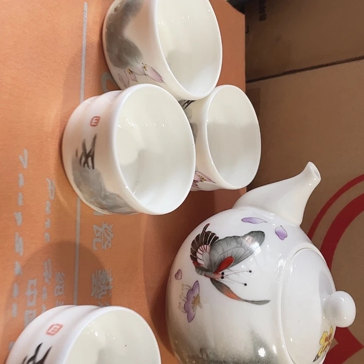 精品手绘茶具。