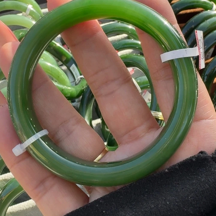 和田玉（碧玉）未镶嵌手镯