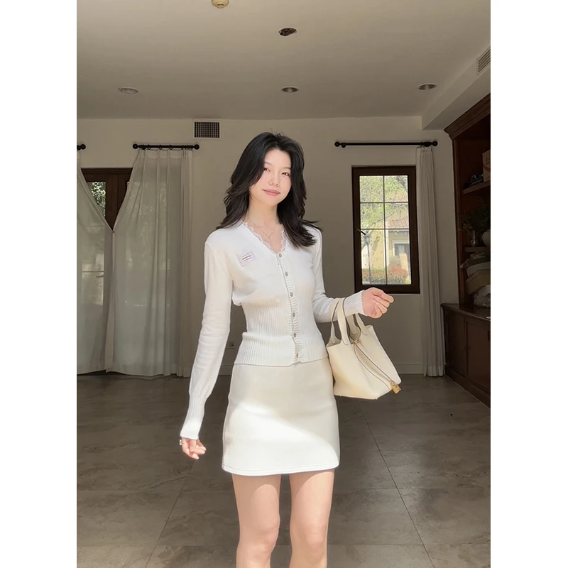 郭九九呢 韩系温柔V领蕾丝拼接显瘦针织开衫a字半裙 G925Z03717