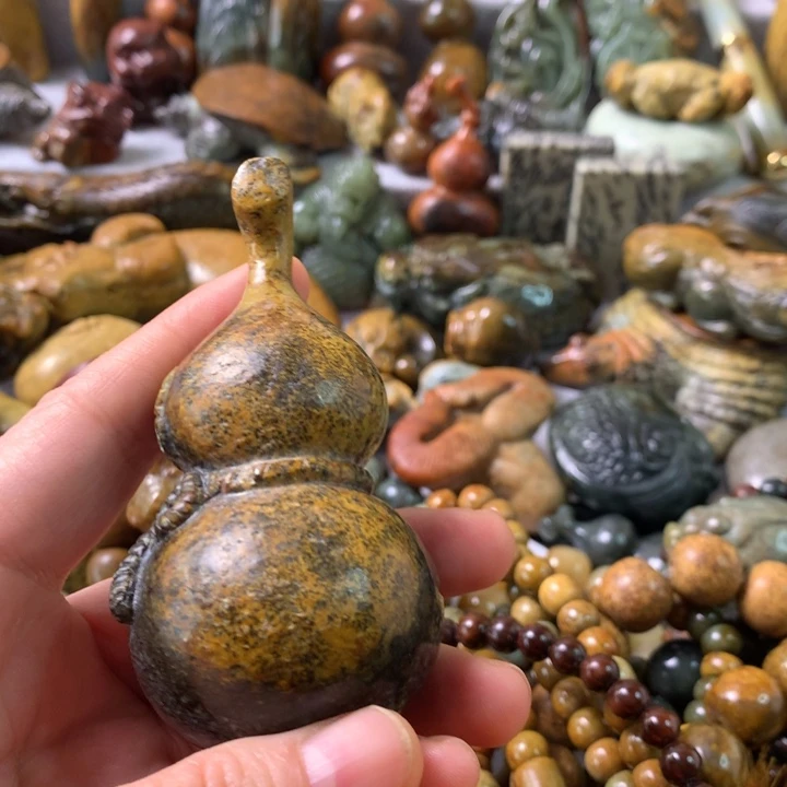 未镶嵌岫岩河磨玉（透闪石质玉）把件