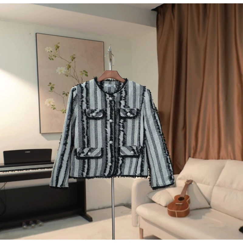 D137 毛边螺纹领口竖条纹小香风外套女 38301