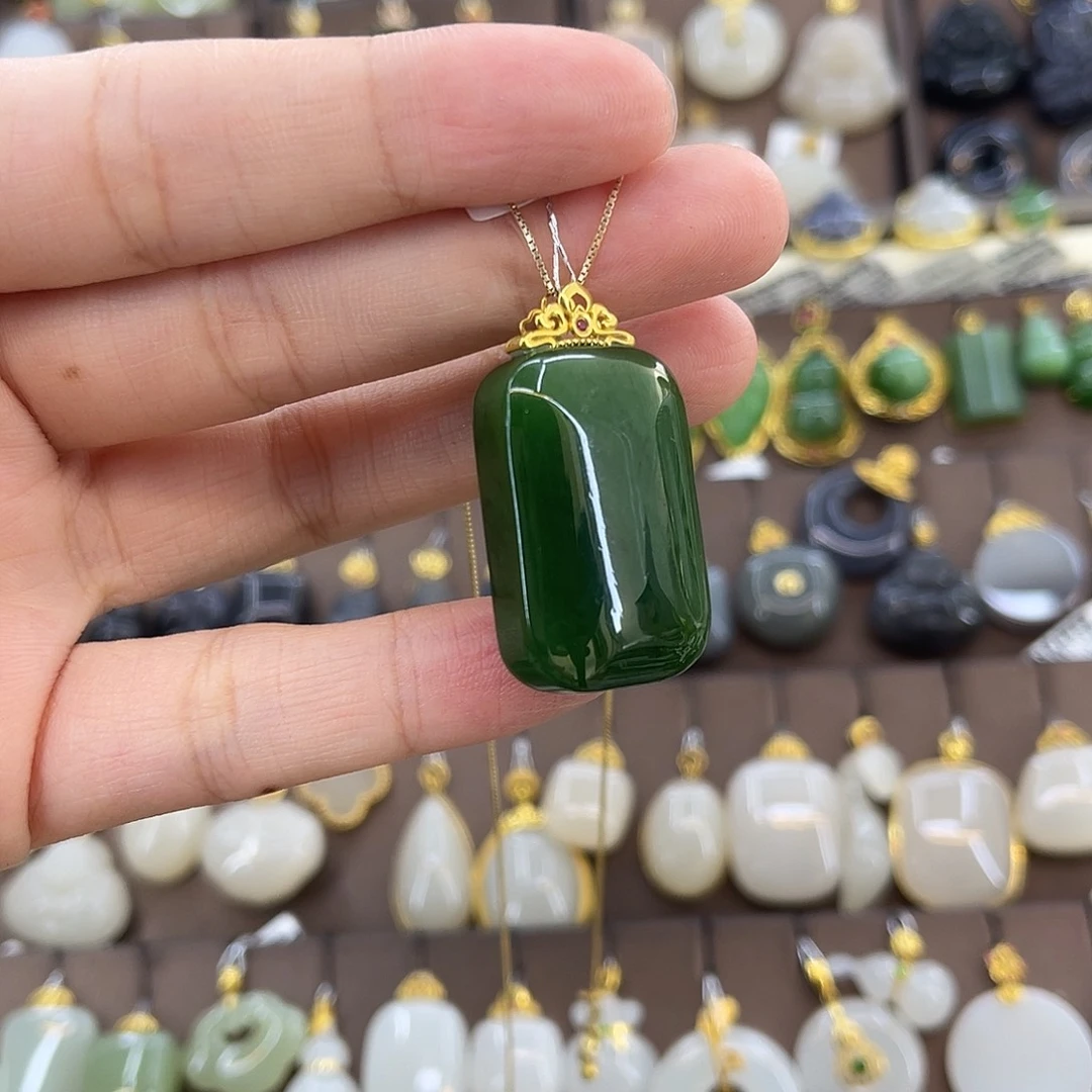 和田玉18K金镶嵌吊坠(赠链)