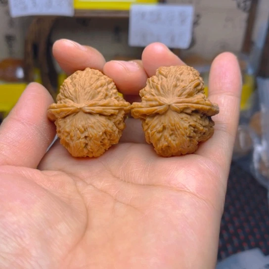 吊坠文玩核桃白狮