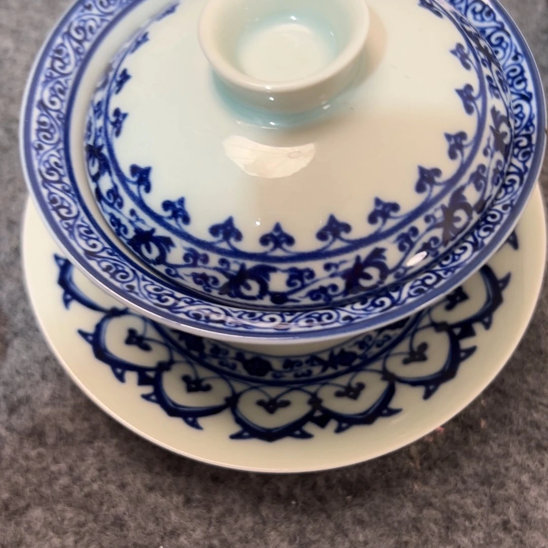 白青花宝相盖碗微瑕