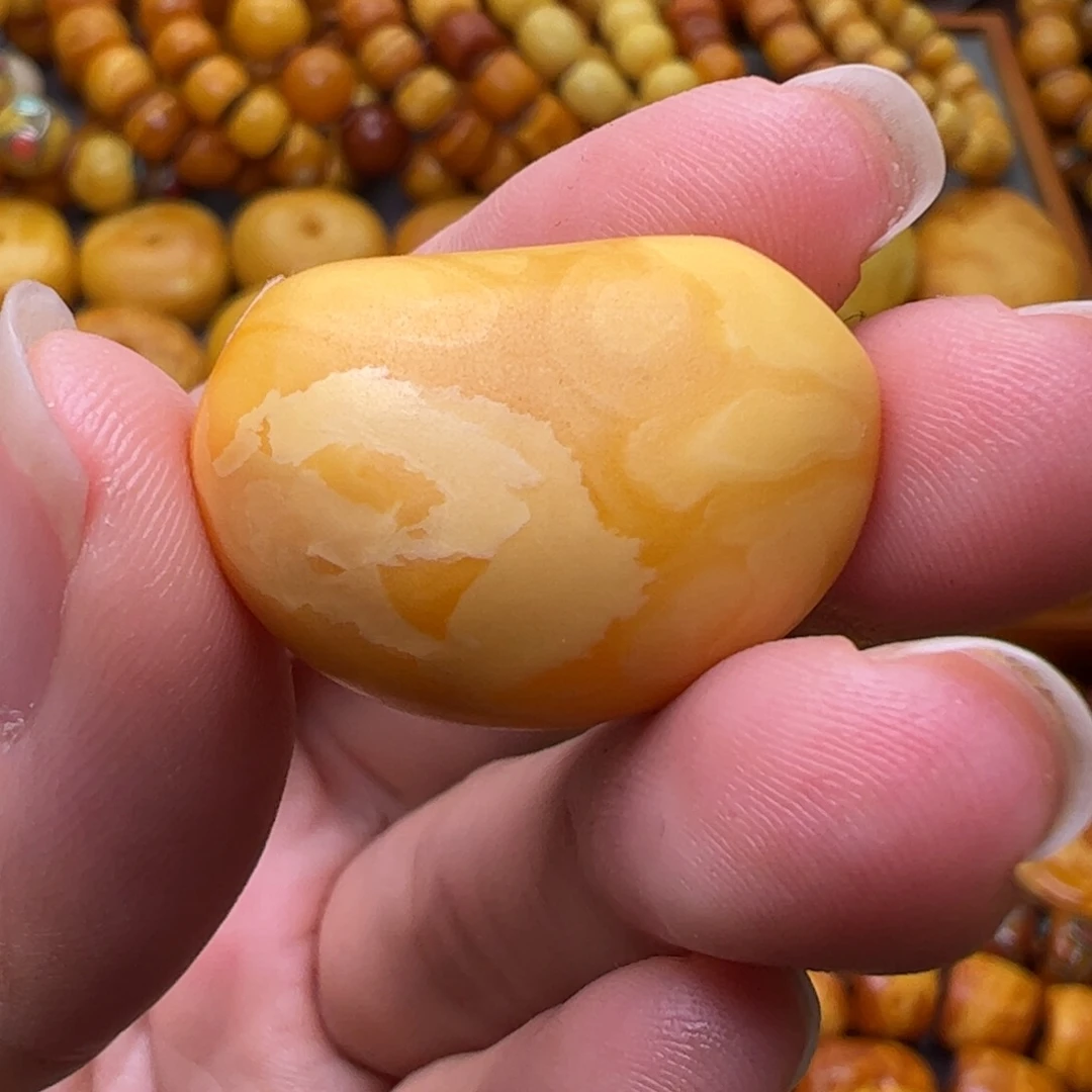 蜜蜡未镶嵌珠宝奇石