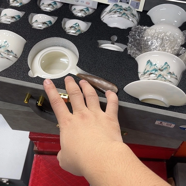 孤品茶具套装等。